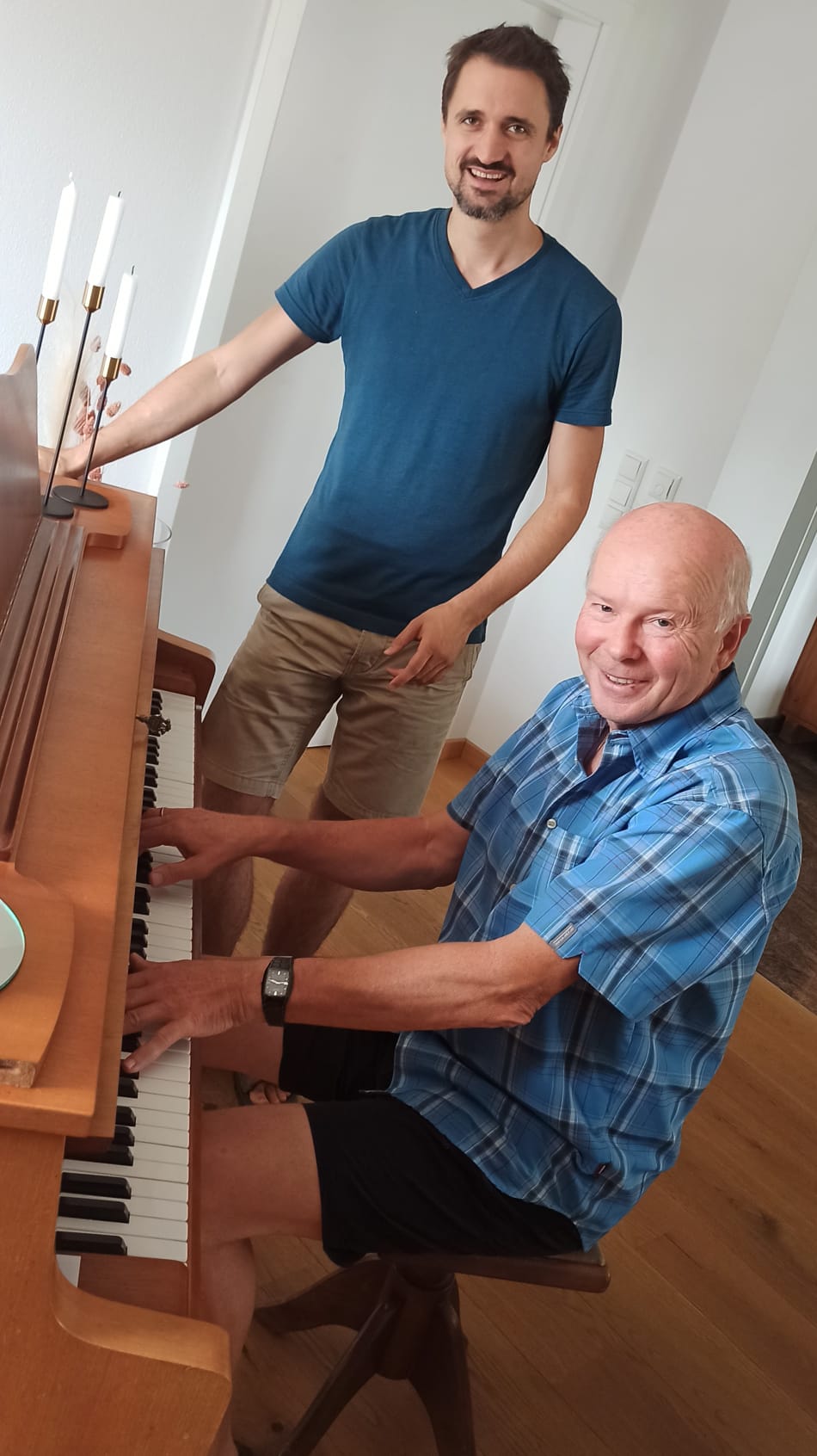 Unser Komponist Johannes Rothenaicher und Lenz Heller, der die musikalische Gesamtleitung für unser Projekt übernimmt, treffen sich und stimmen sich ab.